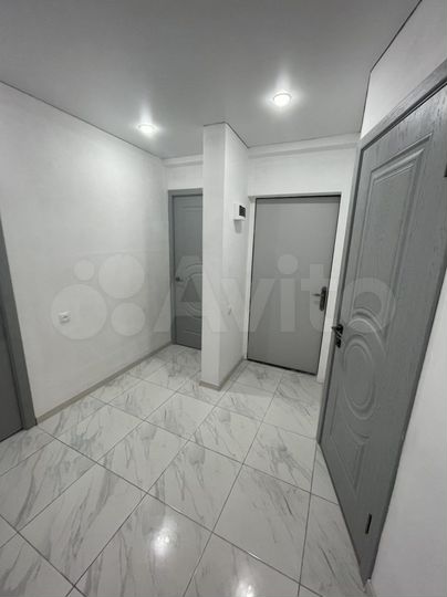 4-к. квартира, 94 м², 2/5 эт.