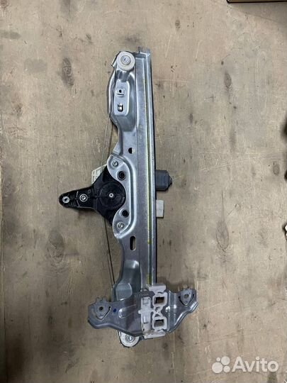 Задний левый стеклоподъемник Ниссан кашкай 11