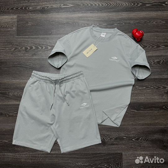 Шорты и футболка Balenciaga