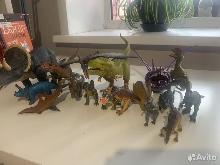 Динозавры игрушки