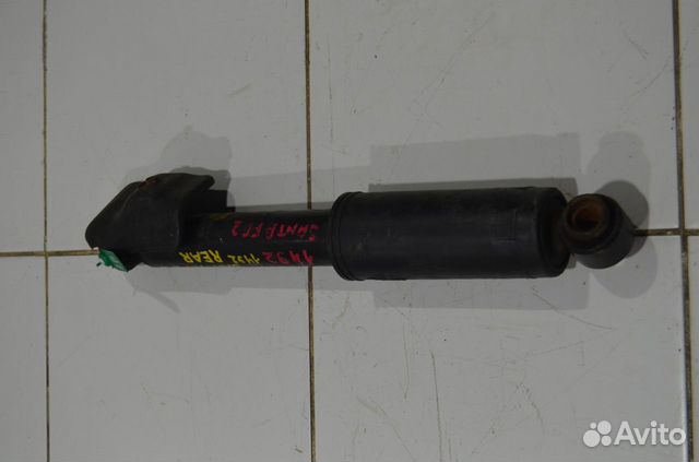 Стойка амортизатора задняя Hyundai Santa Fe CM 2.7