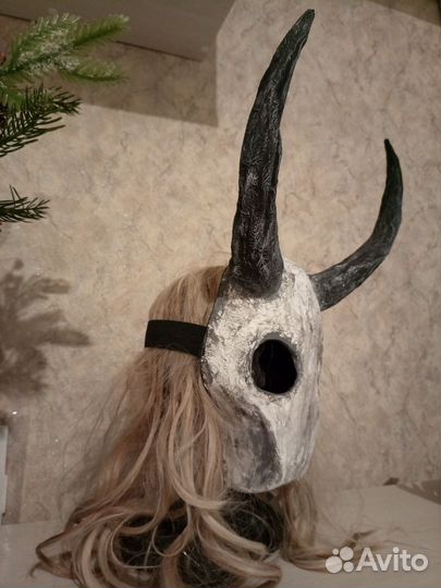 Маска черепа с рогами