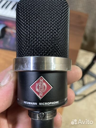 Студийный микрофон neumann