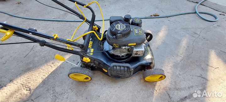 Газонокосилка бензиновая