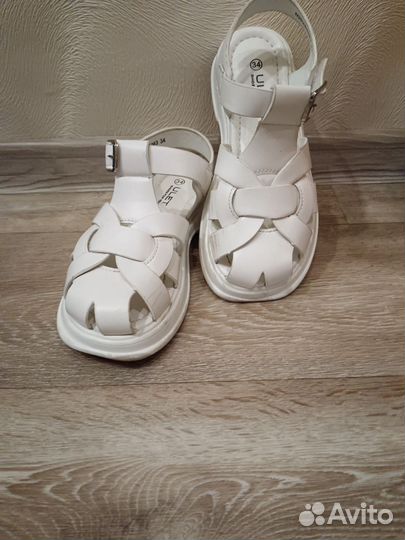 Сандалии для девочки