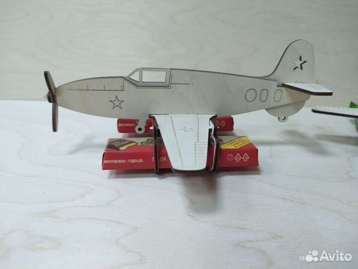 Подарок на 23 февраля самолетик