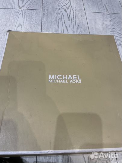 Продам женские босоножки Michael Kors