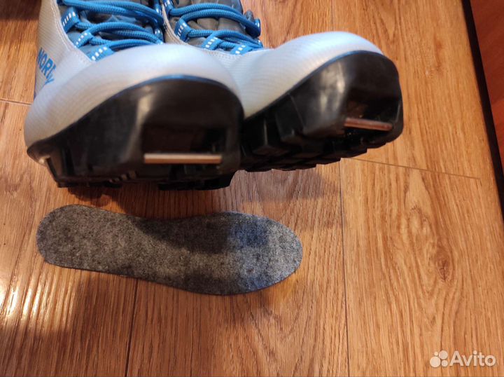 Ботинки лыжные 35р-р, по стельке 22.5см