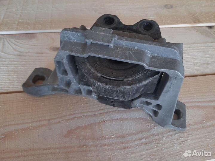 Подушка двигателя правая 2.0л Ford Focus 2