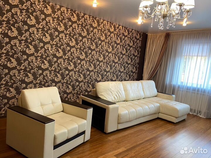 Диван с креслом