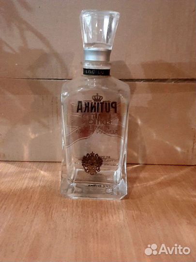 Коллекция бутылок из под водки