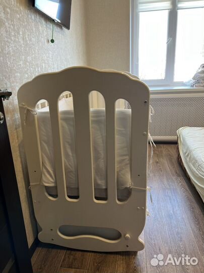 Детская кровать и пеленальный комод