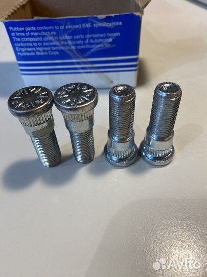 Шпилька переднего колеса Raybestos 27832B Jeep