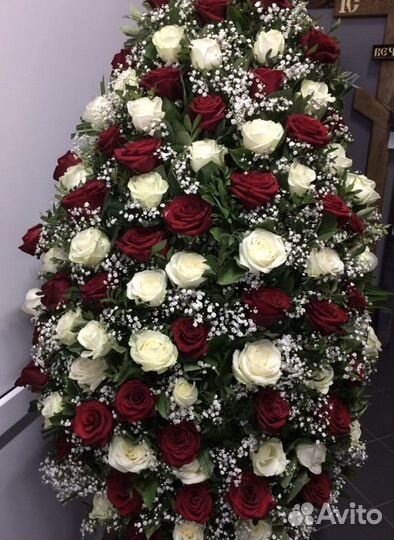 Ритуальные венки из живых цветов