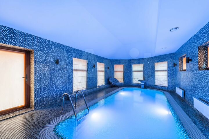 Коттедж 300 м² на участке 10 сот.