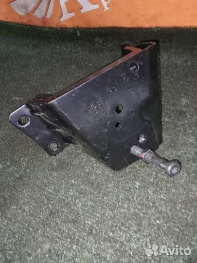 Крепление ремня безопасности заднее левое