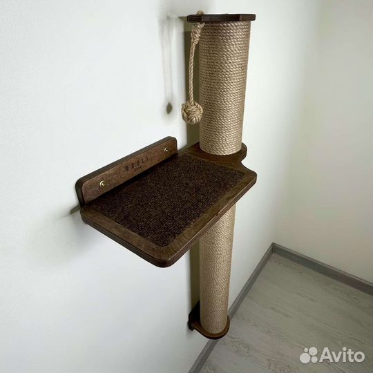 Когтеточка 100см с полкой и игрушкой Moule Pets