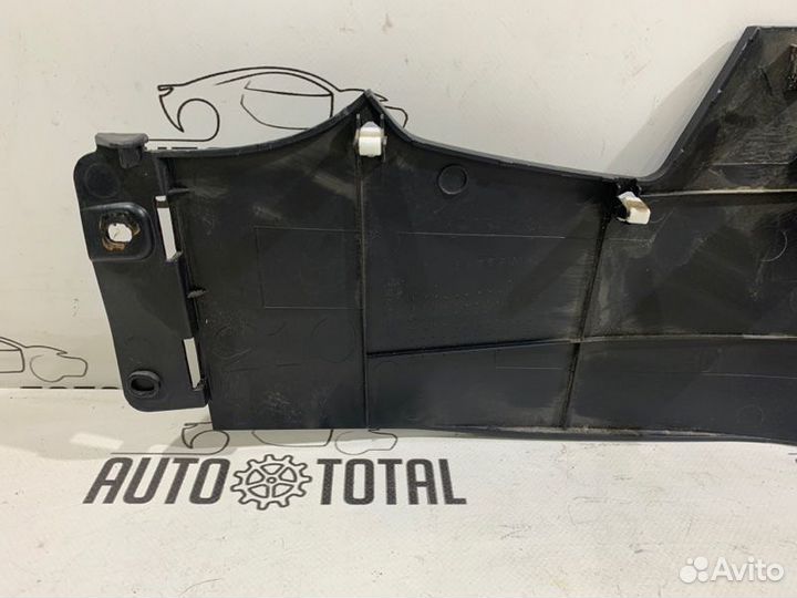 Накладка центральной консоли левая Mitsubishi