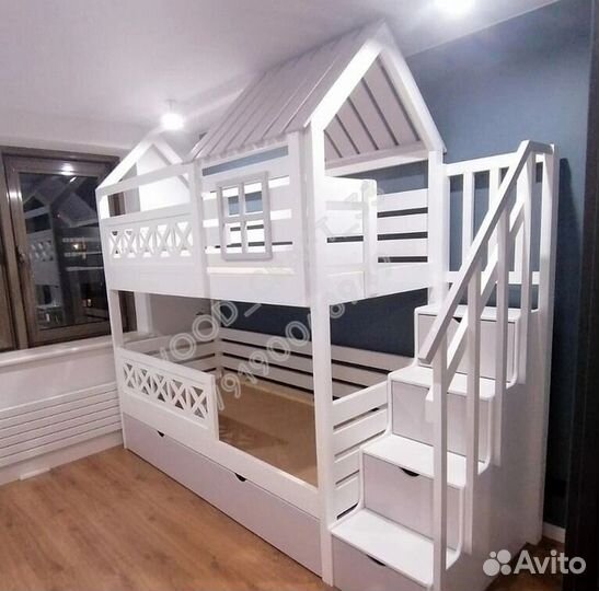 Двухъярусная кровать домик