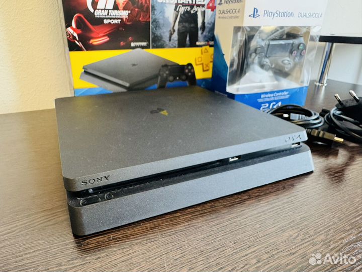 Игровая PS4 Slim 500 Гб с играми