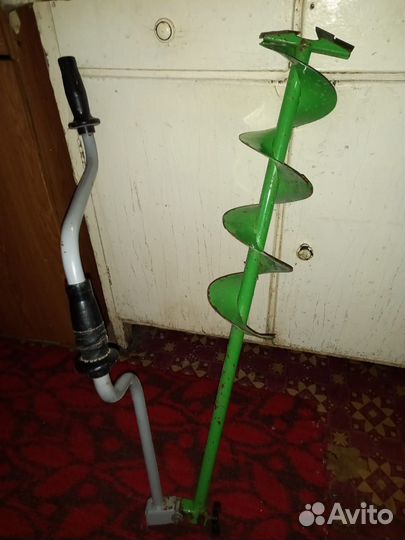 Ледобур для зимней рыбалки, удочки для з/р