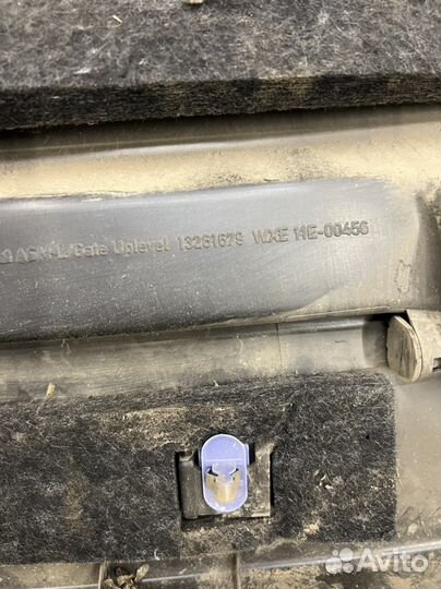 Обшивка крышки багажника opel astra j 5d