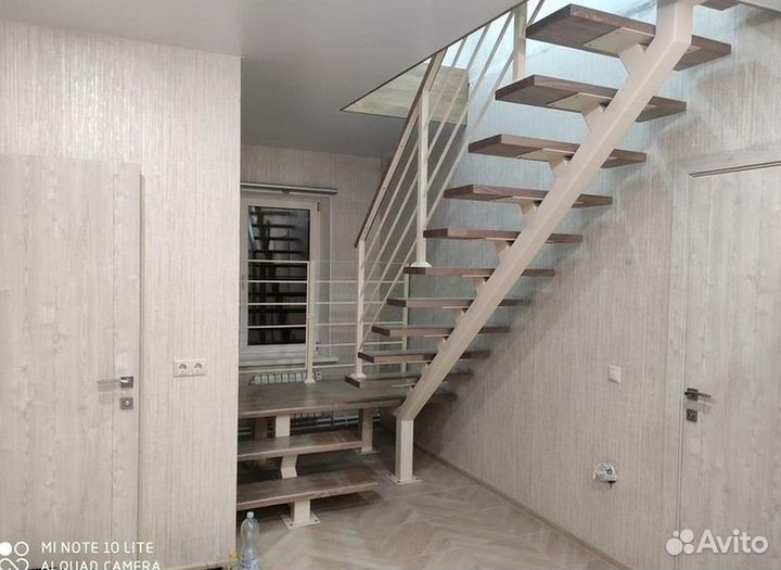 Лестница на металлическом каркасе