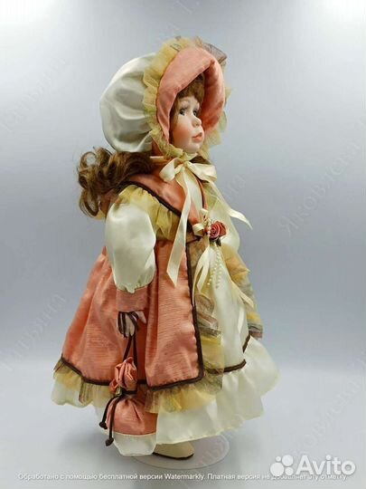 Английская фарфоровая коллекционная куколка