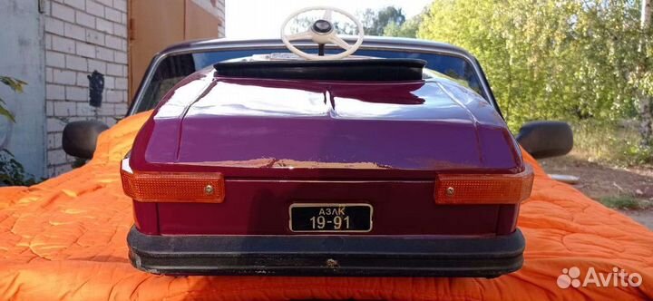 Детский педальный москвич