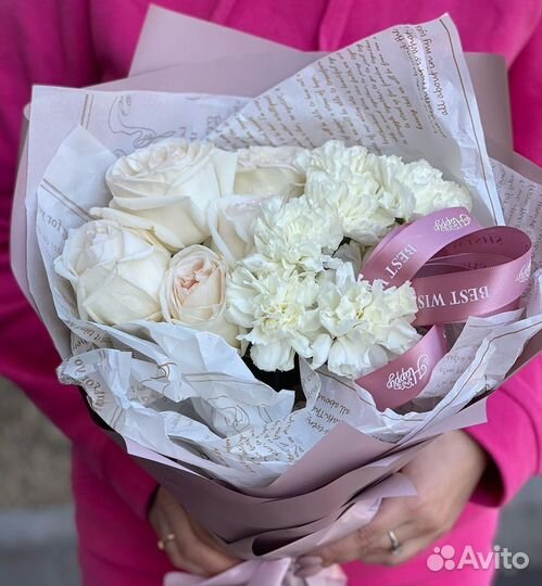 Сборный букет из диантусов и роз