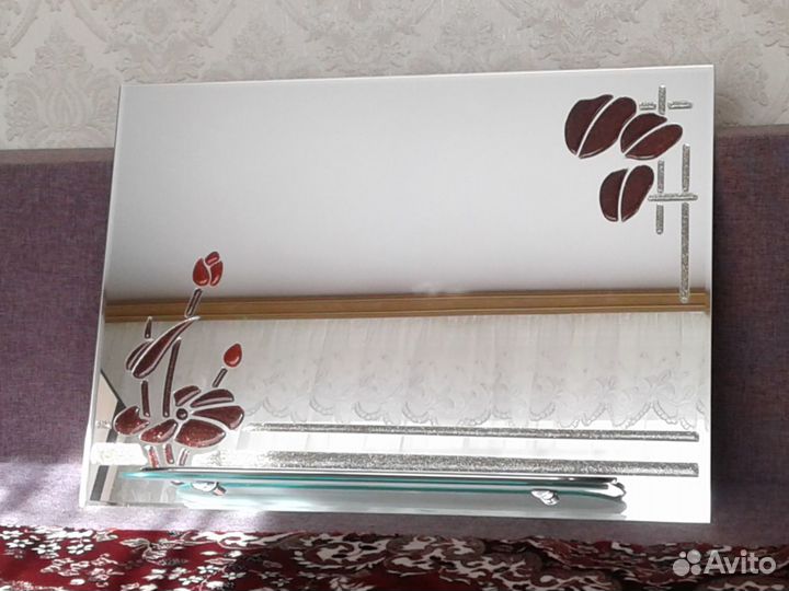 Зеркало с полочкой для ванной