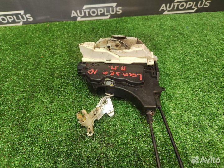 Замок двери передний правый Mitsubishi Lancer X