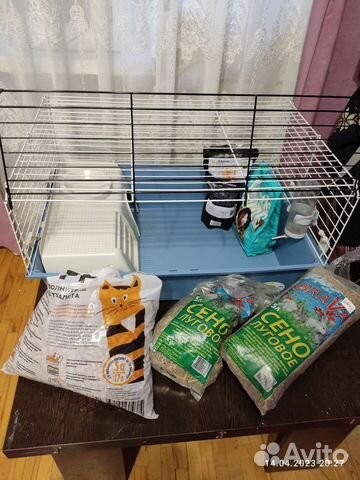 Клетка с домиком, поилкой т. д. 70*47*38