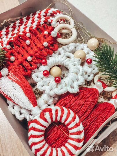 Набор ёлочных игрушек макраме