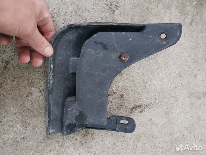 Брызговик передний правый Hyundai Sonata седан