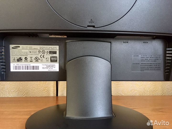 Монитор Samsung Sinc Master 2243 SN