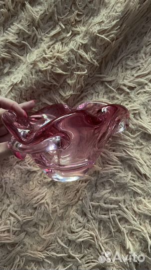 Ваза из розового стекла