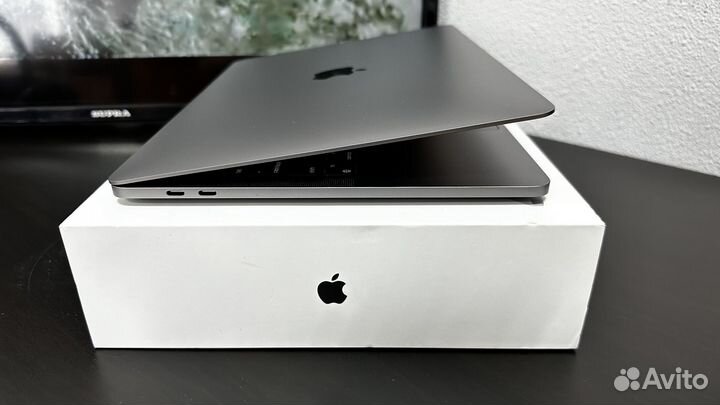 Как новый MacBook Pro 13 M2 8/512gb 17 циклов