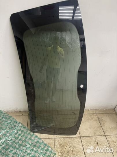 Заднее стекло jeep grand cherokee wk2