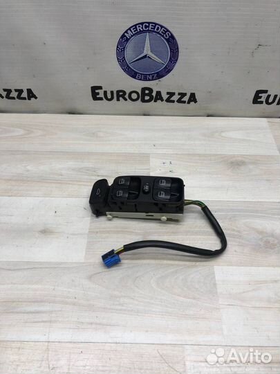 Блок кнопок стеклоподъемников Mercedes W203
