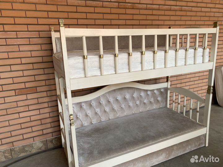 Двухъярусная кровать