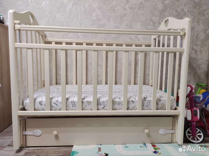 Кровать детская с маятником и ящиком