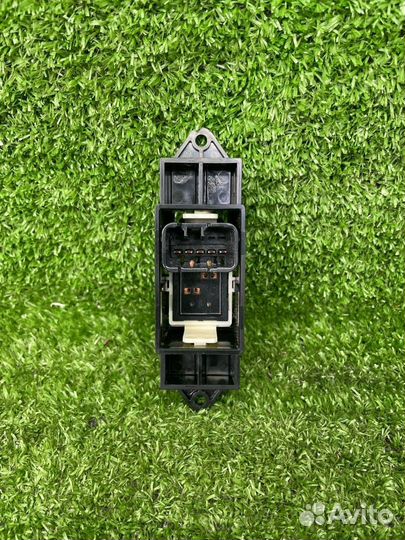 Блок управления стеклоподъемниками передней правой