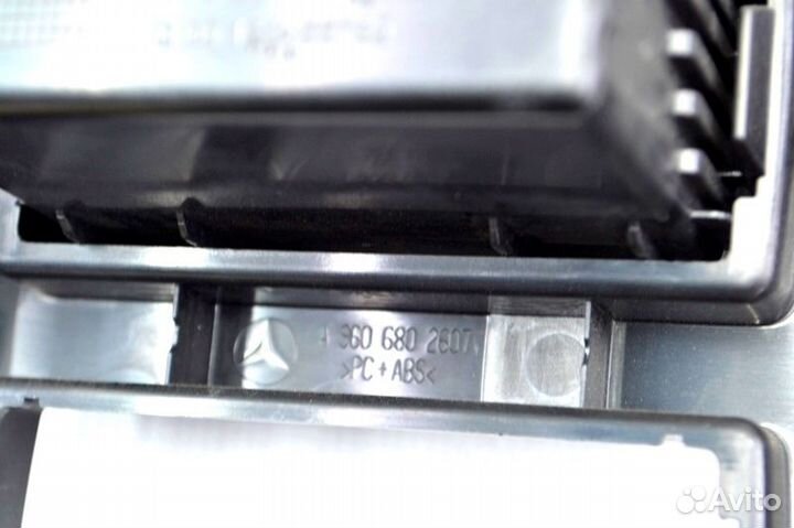 Пластиковая крышка торпеды mercedes-benz Actros MP