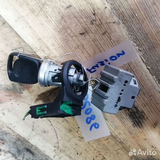 Замок зажигания с ключом Ford Fusion 2008