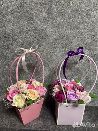 Цветы в сумке-коробке
