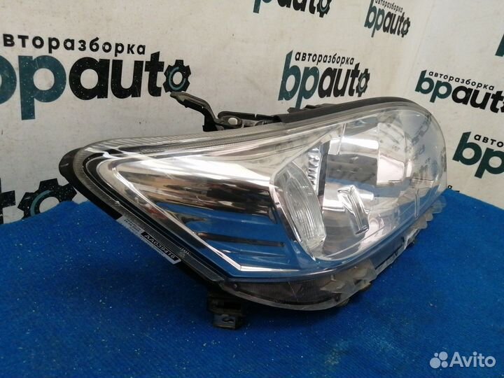 Фара галоген правая 81130-42501 Toyota Rav4 35