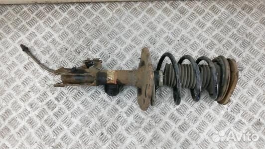 Стойка передняя правая toyota avensis T27 (HBN16N5