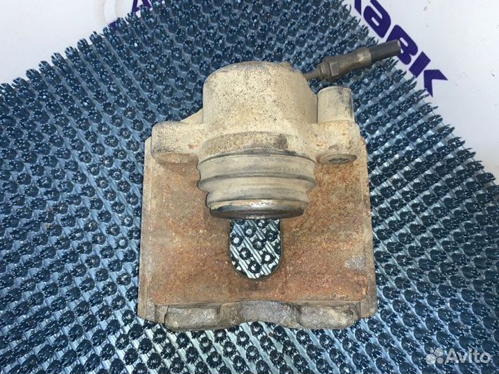 Суппорт Mazda Demio