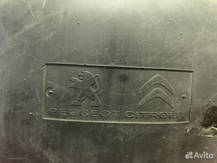 Citroen С-Crosser Подкрылок задний правый